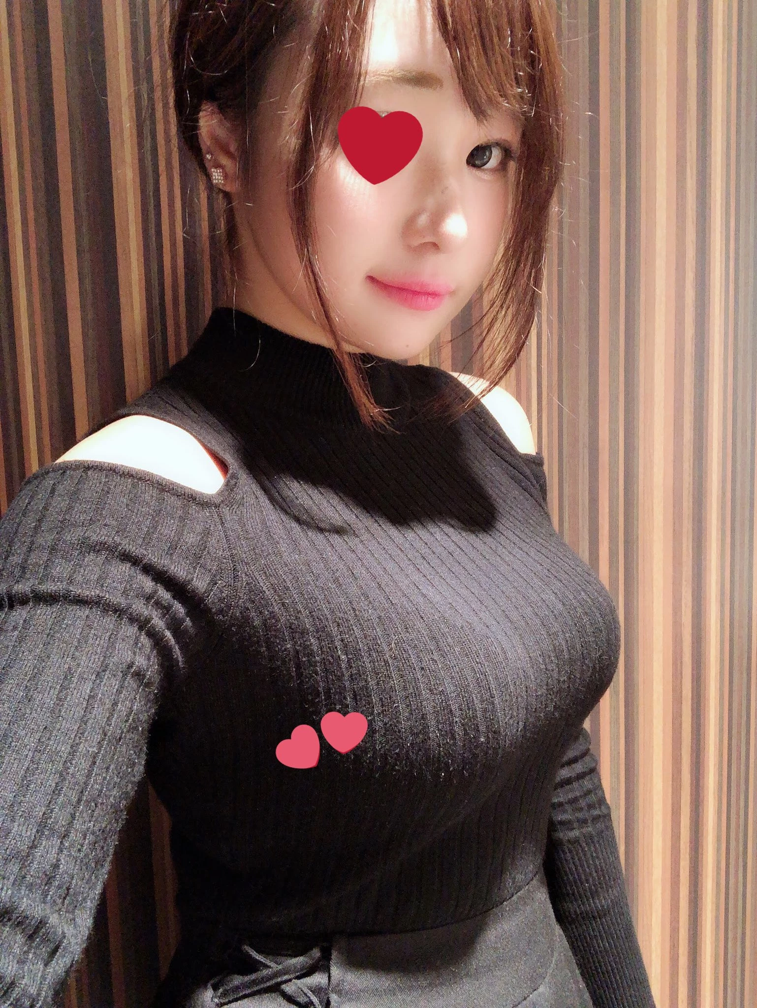 日本一众正妹齐齐换上紧身冷衫 性感庆祝针织衫之日