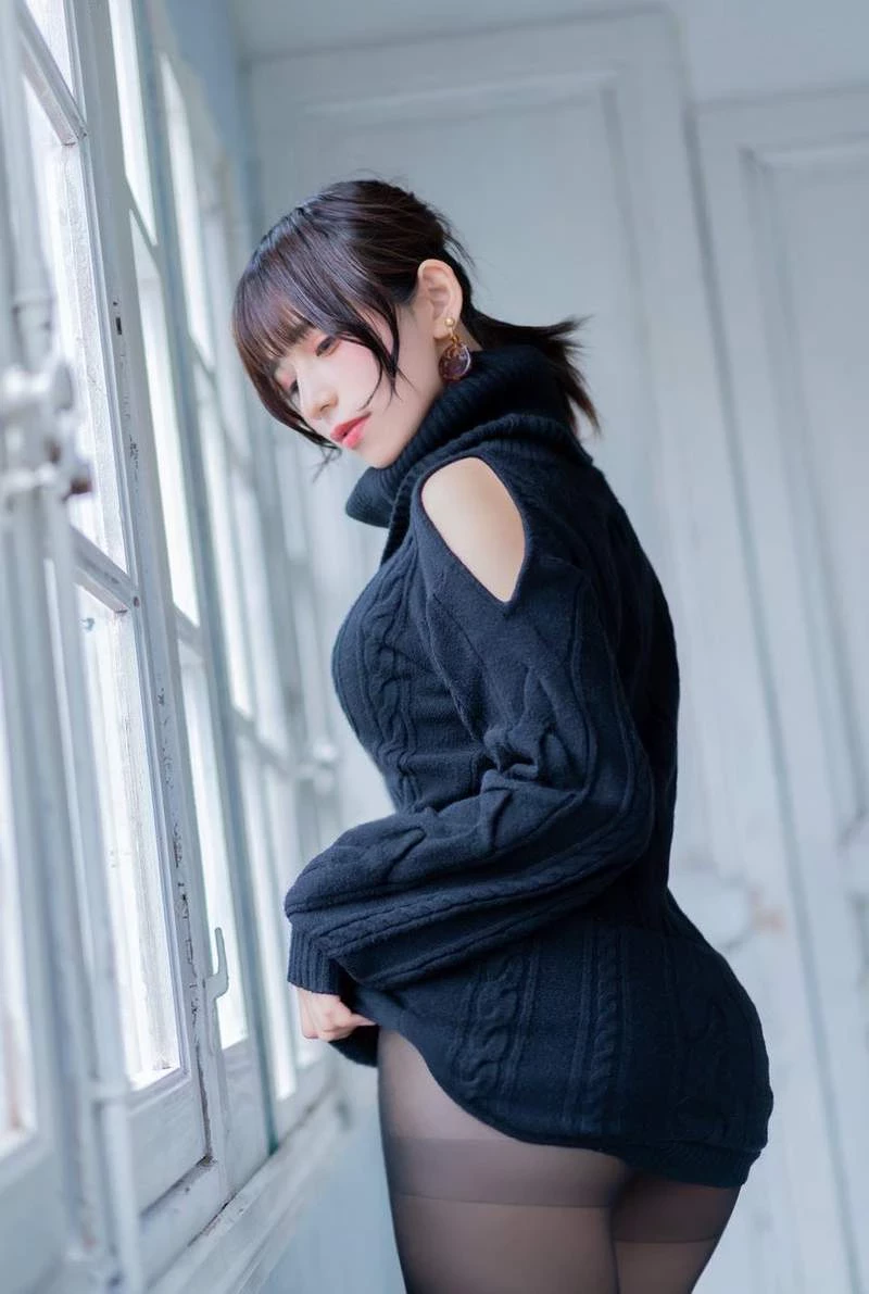 日本一众正妹齐齐换上紧身冷衫 性感庆祝针织衫之日